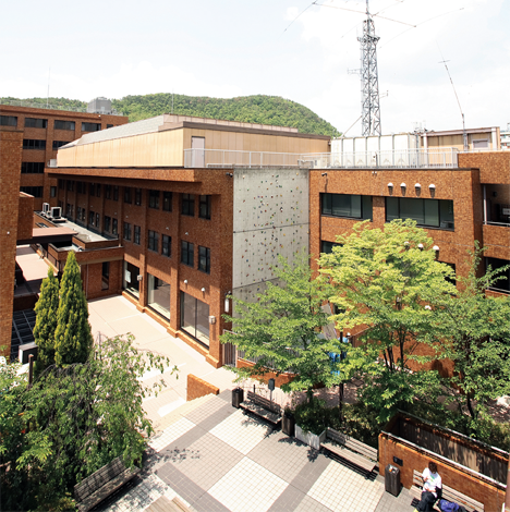 鹿渓館（学生会館）竣工