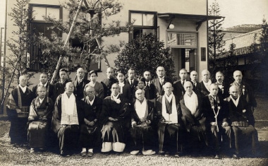 1934（昭和9）年11月23日の図書館落成式記念写真