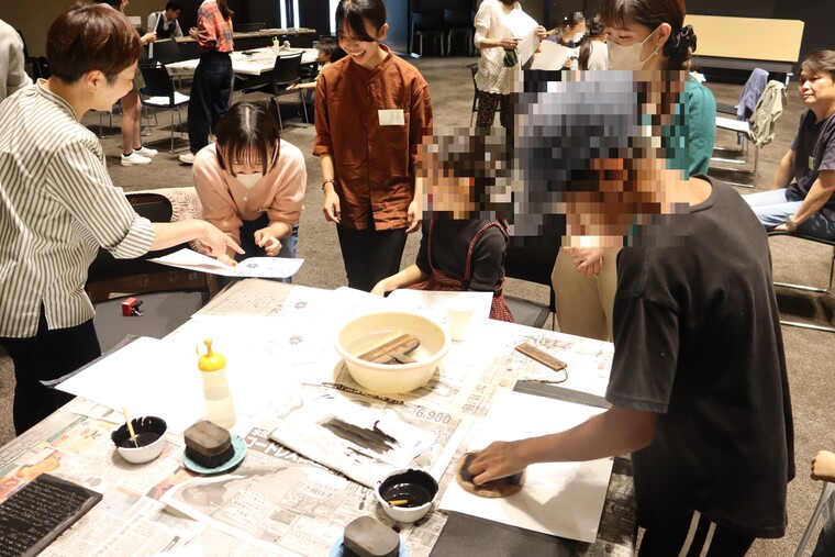 自分の作品を見せ合いながら、盛り上がっていきました