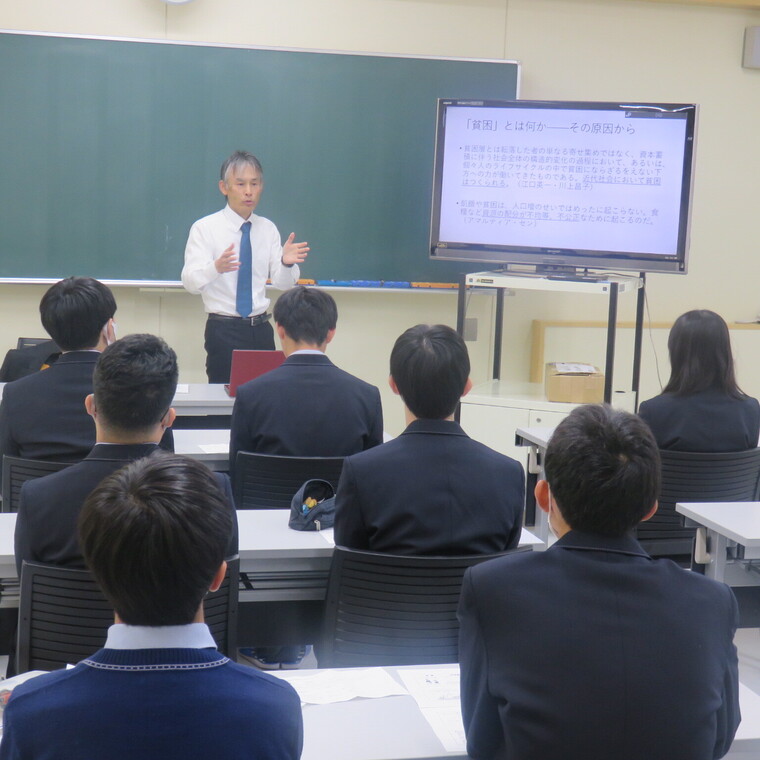結びの部分では「ソーシャルワーカーとは何か」について考えを深めました。