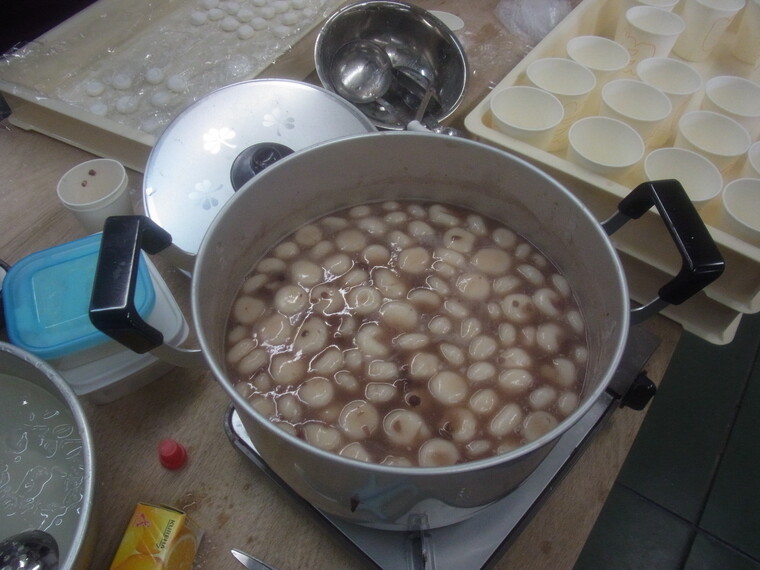 ぐつぐつ煮込みます