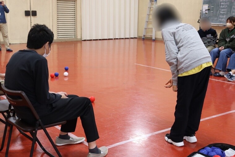 いよいよ投球開始!