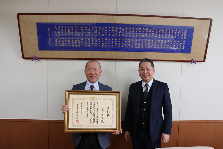 学長への報告の様子