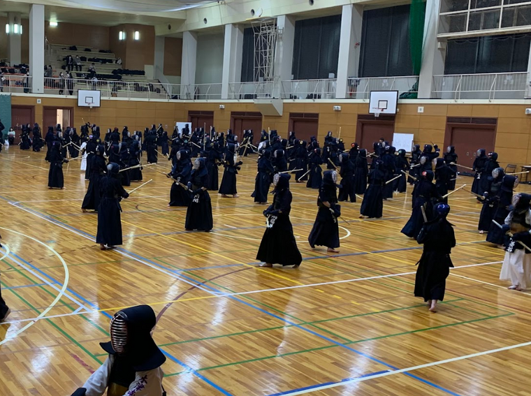 開催の様子（昨年3月）
中学生と大学生が互いに技術向上のために鍛錬しました