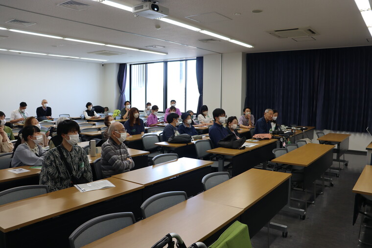 学生と一緒にしっかり受講します。