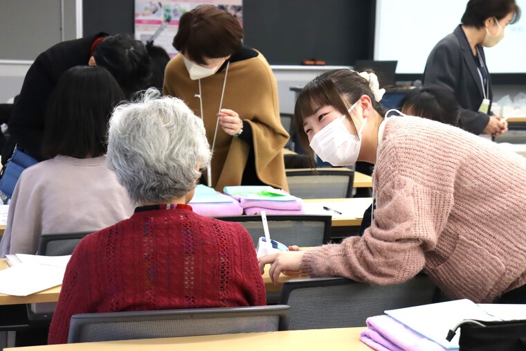 看護学科の学生もサポート