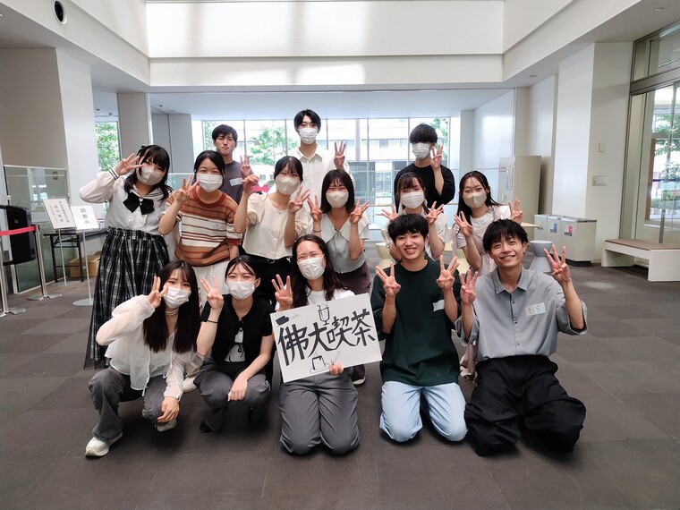 イベント後、いい笑顔を見せる作業療法学科生たち