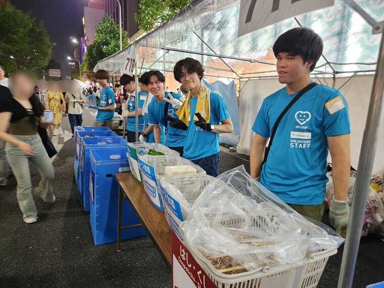 スタッフ同士協力してエコステーションを運営しました