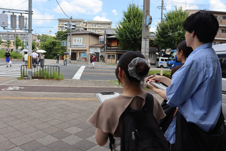 高齢者の歩行スピードを測定