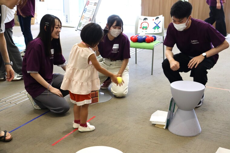 ねらいを定めてボール投げ