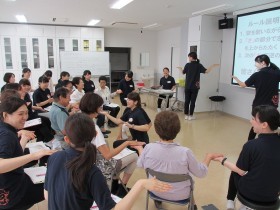 保健師の資格取得をめざす看護学科3回生が住民への健康教育を実施