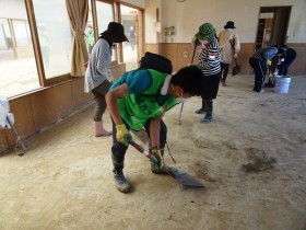 「平成30年7月豪雨災害」で被災された広島県三原市の本郷ひまわり保育所清掃のボランティアに佛教大学生が参加