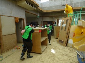 「平成30年7月豪雨災害」で被災された広島県三原市の本郷ひまわり保育所清掃のボランティアに佛教大学生が参加