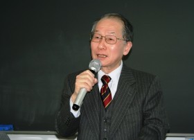 文学部定年退職教授による最終講義を実施